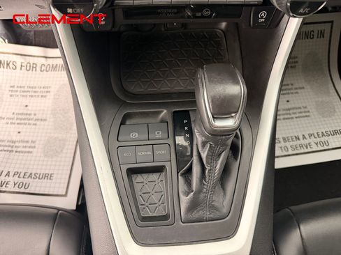 Used 2020 Toyota RAV4 XLE Premium FWD image 20