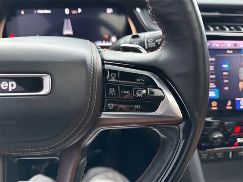 Used 2022 Jeep Grand Cherokee L Summit w/ Advanced Protech Group IV image 33