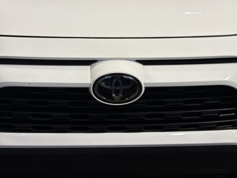 Used 2015 Toyota RAV4 XLE AWD/4WD image 12