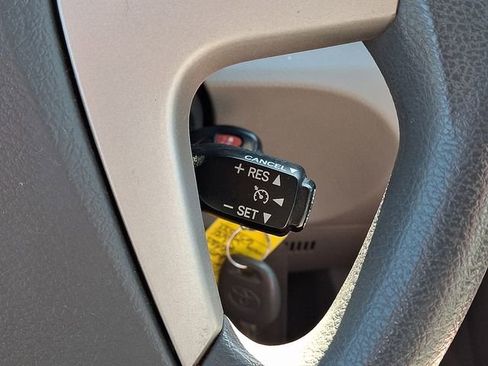 Used 2011 Toyota Camry LE FWD image 21