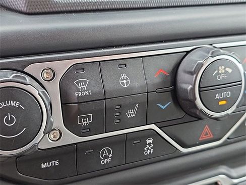 Used 2021 Jeep Wrangler Unlimited Sahara image 29