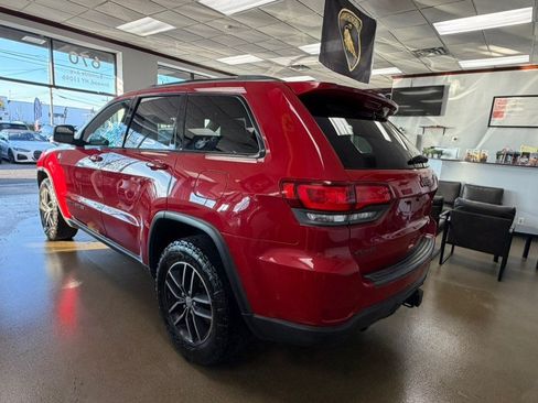 Used 2018 Jeep Grand Cherokee Trailhawk AWD/4WD image 8