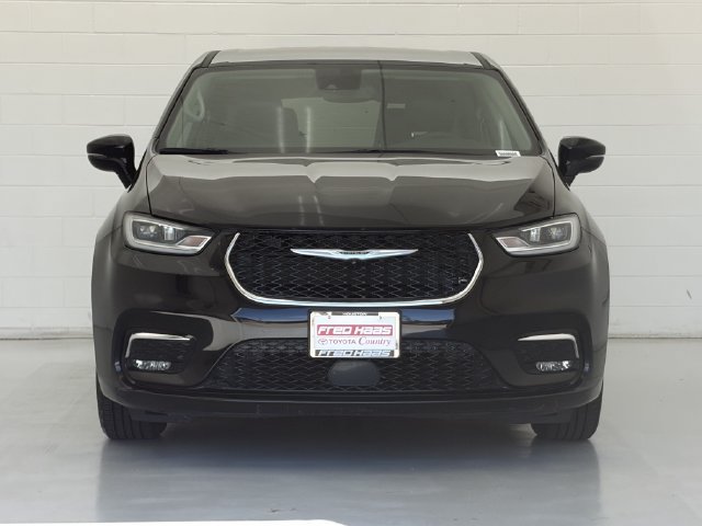 Used 2024 Chrysler Pacifica Touring-L FWD image 3