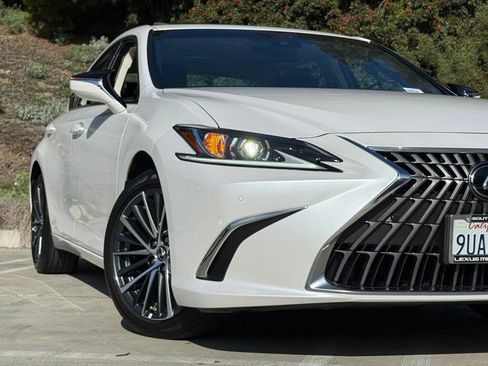 Certified 2025 Lexus ES 300h w/ Premium Package image 7