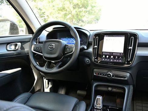 Used 2026 Volvo XC40 B5 Plus AWD/4WD image 19