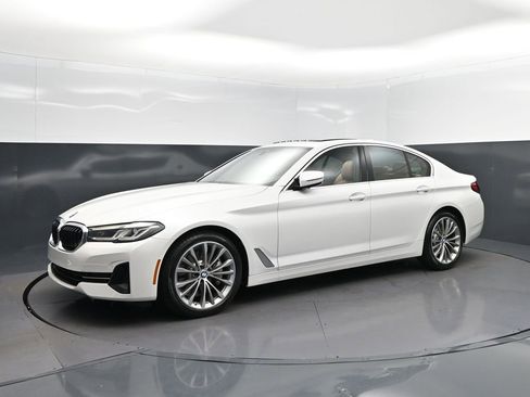 Certified 2023 BMW 530i w/ Convenience Package RWD image 3