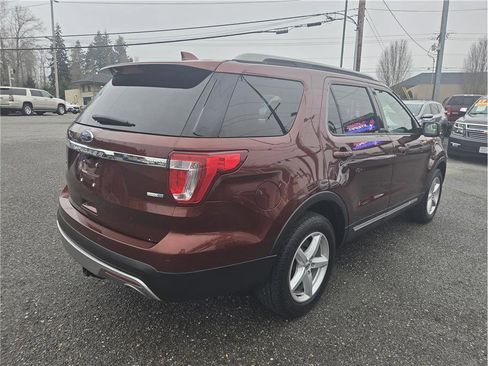 Used 2016 Ford Explorer XLT w/ Equipment Group 202A image 8