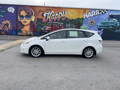 Used 2012 Toyota Prius V Five FWD image 2