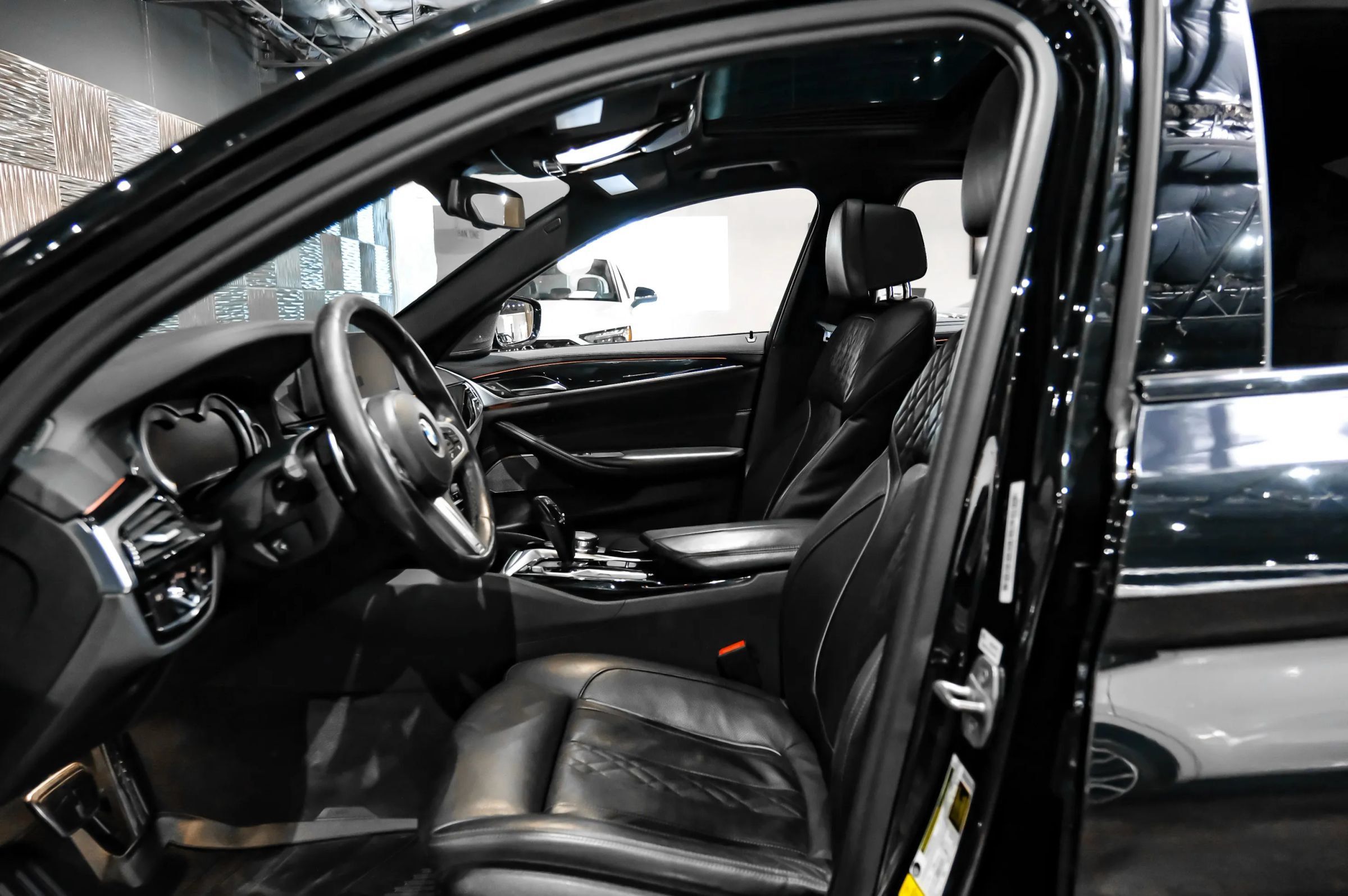 Used 2017 BMW 540i RWD image 4