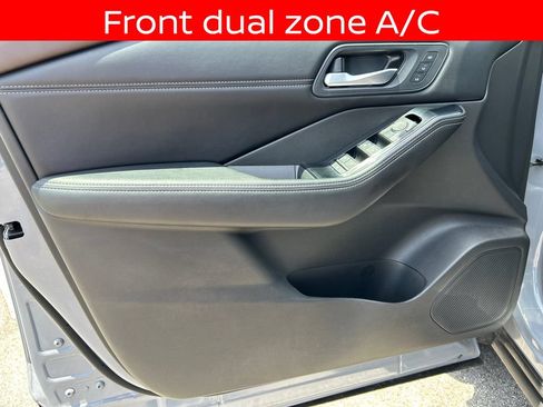 Used 2023 Nissan Rogue SL AWD/4WD image 15