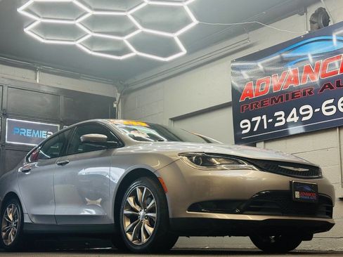 Used 2015 Chrysler 200 S FWD image 1