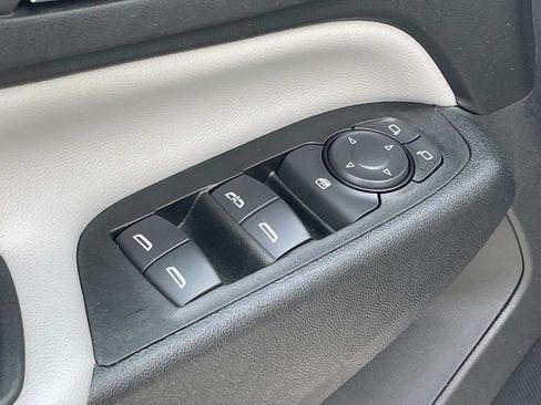 Used 2022 Chevrolet Equinox LS FWD image 15