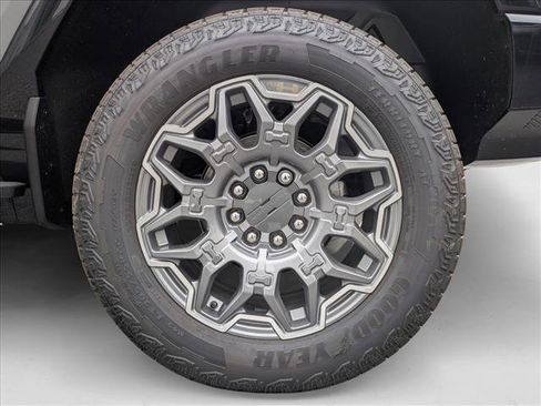 New 2025 GMC Hummer EV 3X image 10