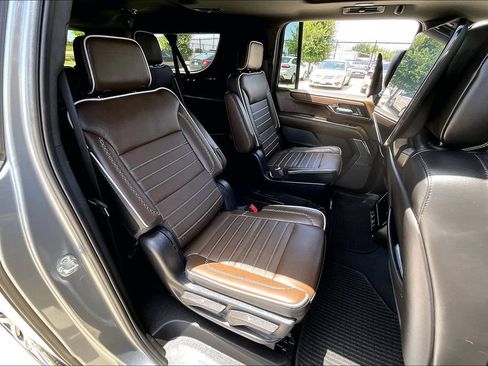 Used 2025 GMC Yukon XL Denali Ultimate AWD/4WD image 31