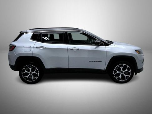 Used 2025 Jeep Compass Limited AWD/4WD image 4
