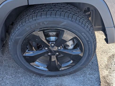 Used 2017 Jeep Cherokee Sport image 20