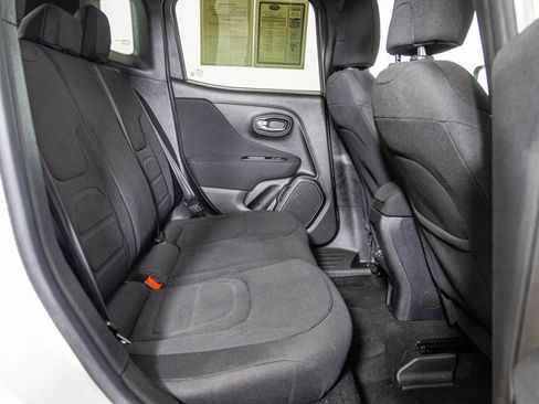 Used 2019 Jeep Renegade Latitude FWD image 40