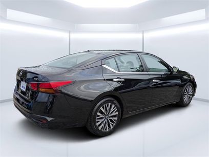 Used 2023 Nissan Altima 2.5 SV
