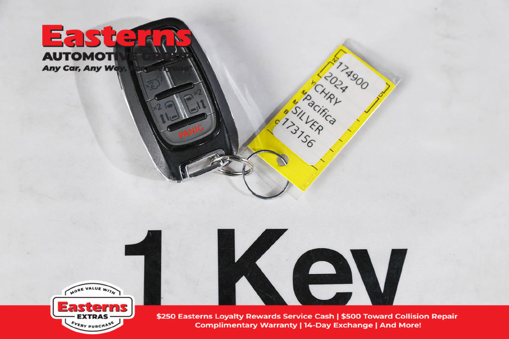 Used 2024 Chrysler Pacifica Touring-L FWD image 24