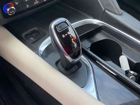 Used 2021 Buick Enclave Essence image 11