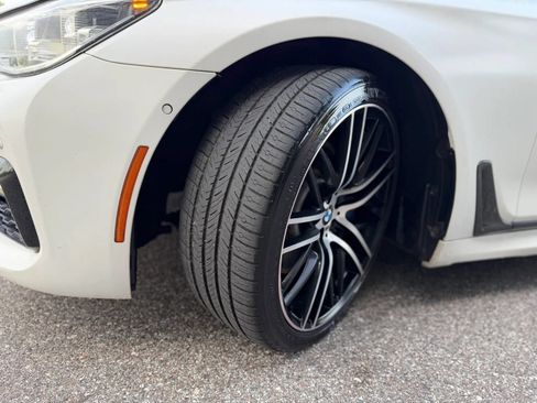 Used 2017 BMW 750i RWD image 21