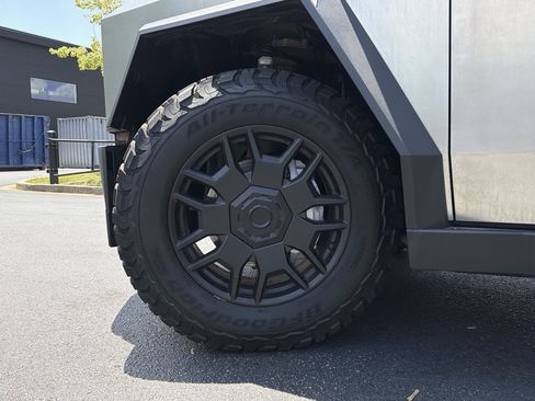 Used 2024 Tesla Cybertruck AWD Crew Cab image 15