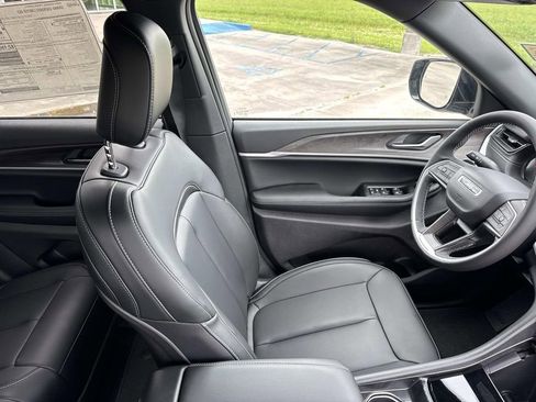 New 2026 Jeep Grand Cherokee Limited RWD image 22