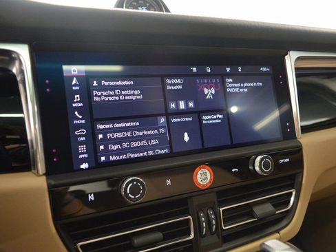 Certified 2025 Porsche Macan AWD/4WD image 26