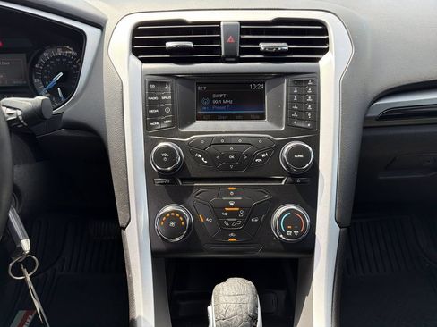 Used 2015 Ford Fusion SE w/ Equipment Group 201A FWD image 17