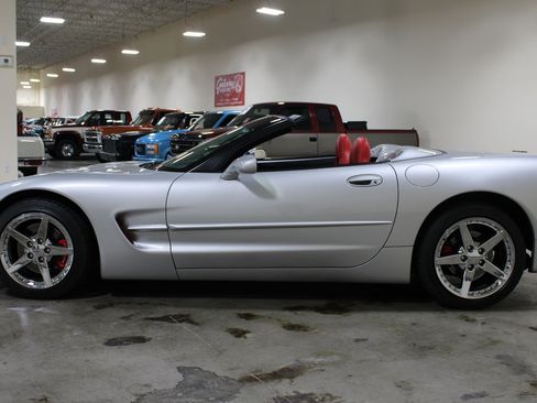 Used 2002 Chevrolet Corvette Convertible w/ Preferred Equipment Group2 RWD image 24