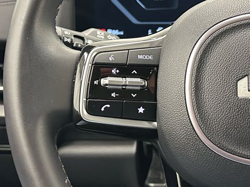 Used 2025 Kia Carnival SX FWD image 27