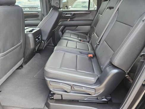 Used 2025 Chevrolet Suburban Z71 image 27