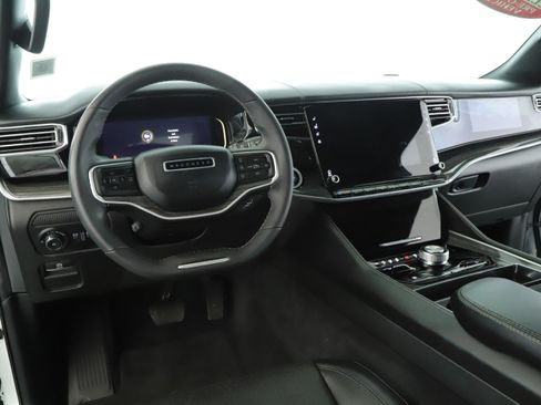 Used 2022 Jeep Wagoneer Series III w/ Convenience Group I image 2