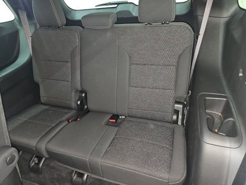 Used 2025 Chevrolet Traverse LT image 6