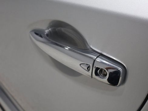 Used 2023 Nissan Murano SV image 8