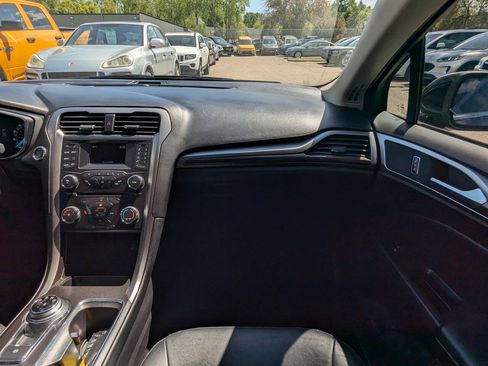 Used 2018 Ford Fusion SE AWD/4WD image 17
