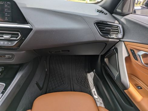 Used 2022 BMW Z4 sDrive30i w/ Premium Package image 16