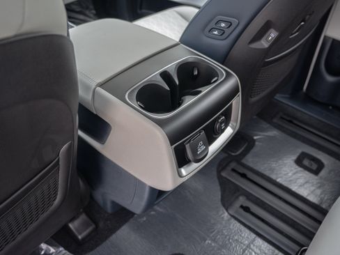 New 2026 Kia Carnival SX w/ SX Dark Edition Package FWD image 39