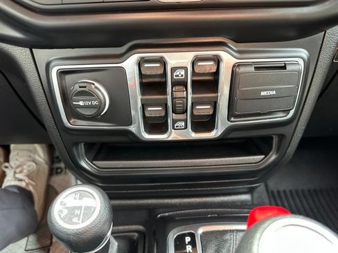 Used 2020 Jeep Gladiator Sport w/ Quick Order Package 24S AWD/4WD image 17