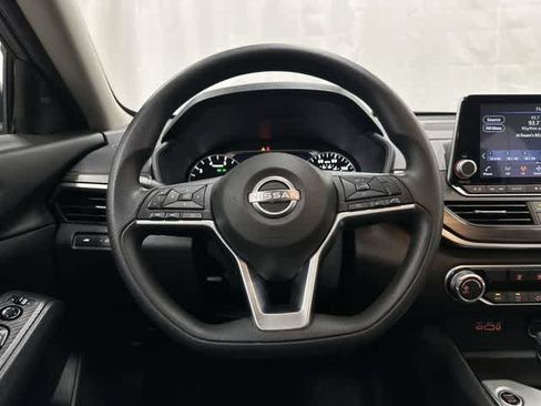 Used 2024 Nissan Altima 2.5 SV FWD image 15