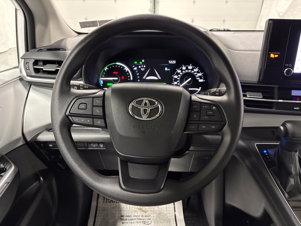Used 2026 Toyota Sienna LE FWD image 18