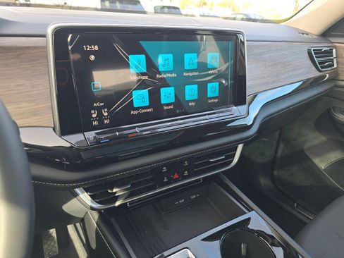 New 2026 Volkswagen Atlas SEL image 32