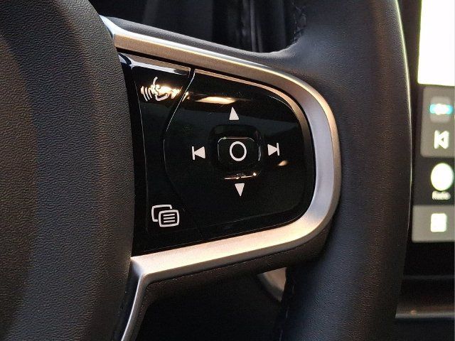 Used 2026 Volvo XC60 B5 Plus AWD/4WD image 17