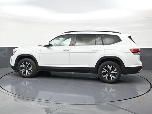 Used 2025 Volkswagen Atlas SE FWD image 2