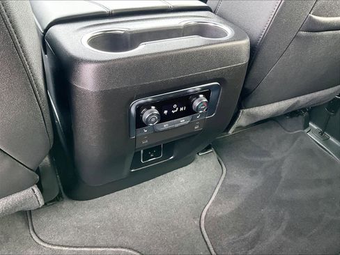 Used 2025 Chevrolet Suburban Z71 w/ Z71 Off-Road Package image 29