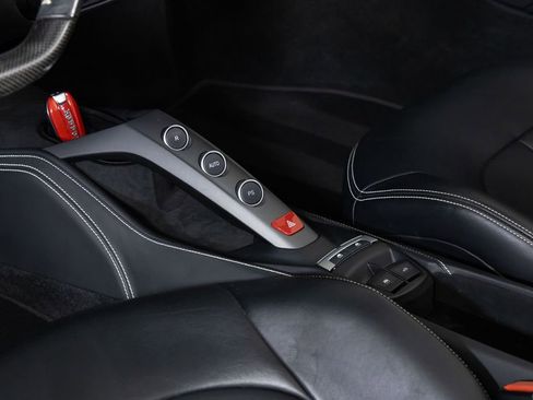 Used 2016 Ferrari 488 Spider image 39