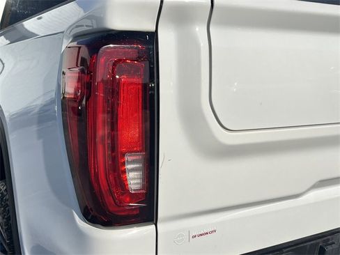 Used 2022 GMC Sierra 1500 AT4 w/ Technology Package image 23