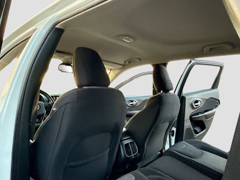 Used 2014 Jeep Cherokee Altitude w/ Comfort/Convenience Group image 6