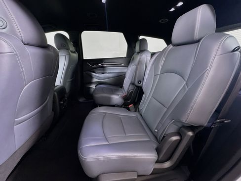 Used 2024 Buick Enclave Premium image 28