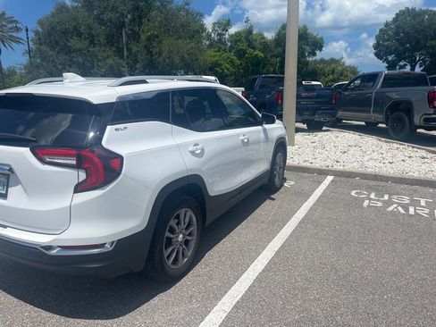 Used 2024 GMC Terrain SLT w/ Tech Package FWD image 4